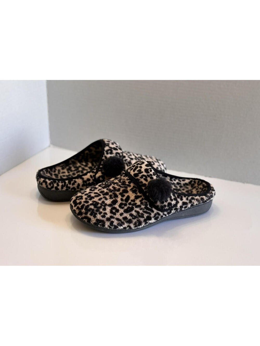 Vionic Emily Slippers Cheetah Animal Print Slides Women's 7 Soft Fleece Comfort
